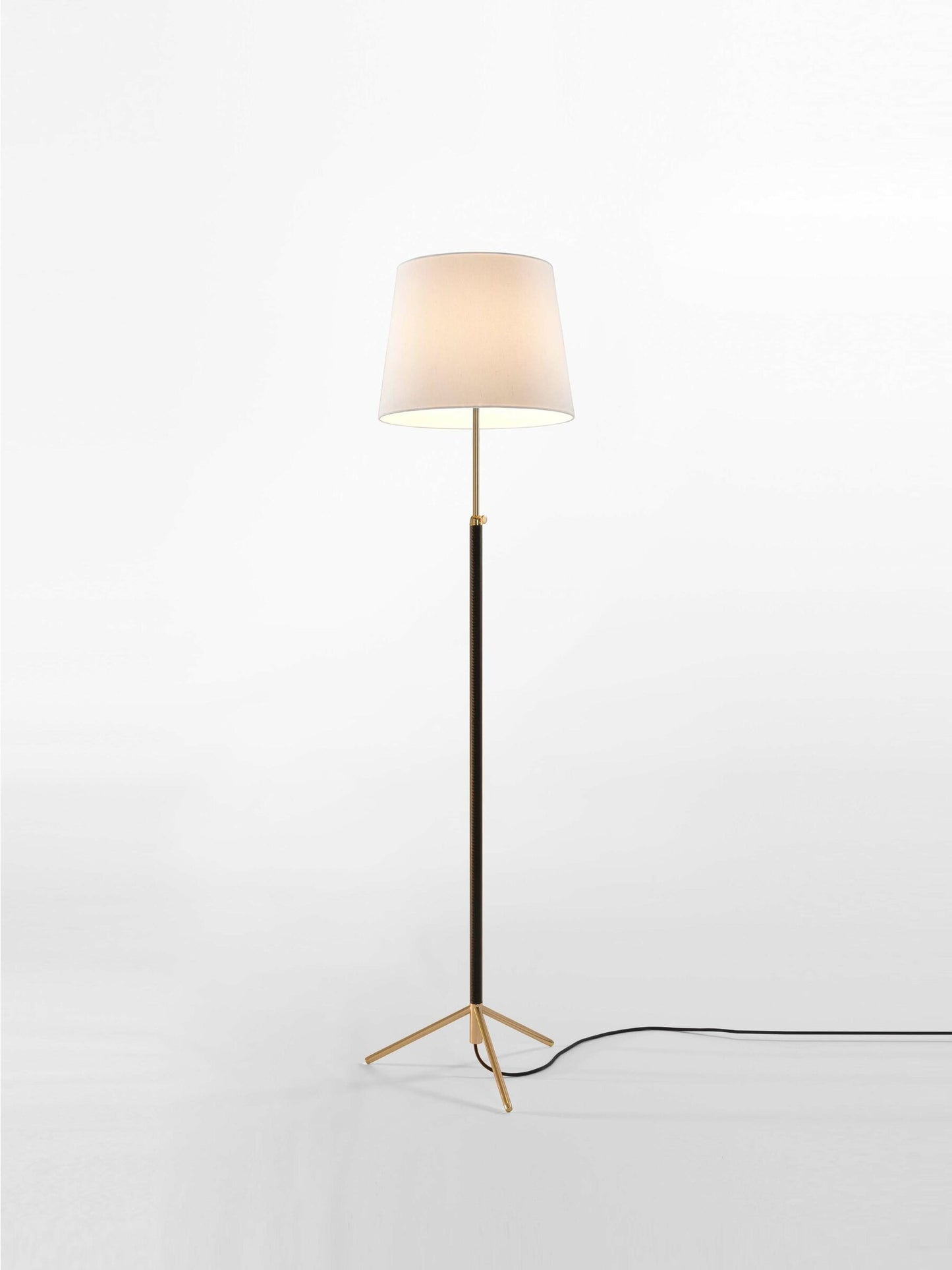 Santa & Cole Pie de Salón G3