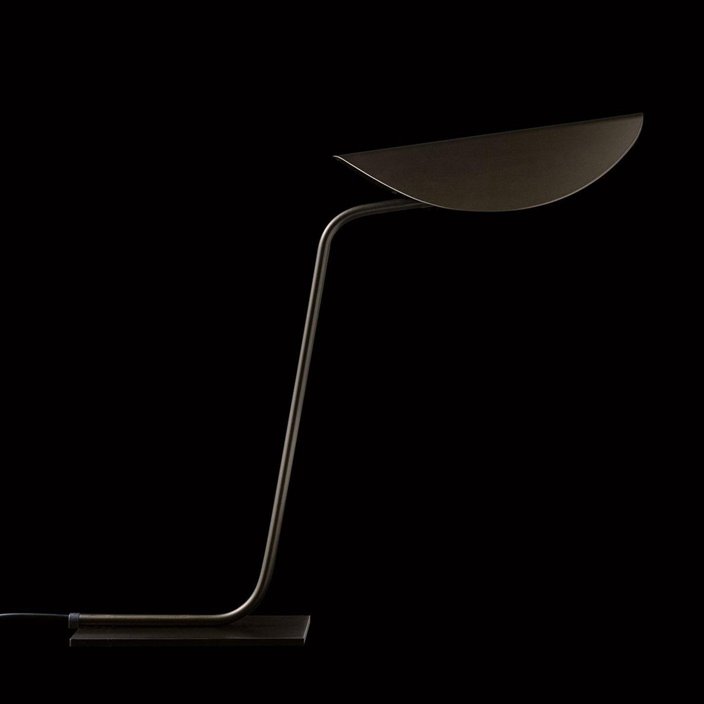 Oluce Plume 221 tavolo