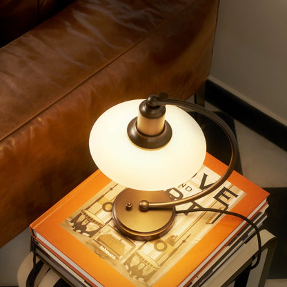 Louis Poulsen PH 2/2 Luna Aged Brass Opal tavolo