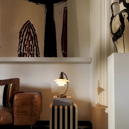 Louis Poulsen PH 2/2 Luna Aged Brass Opal tavolo