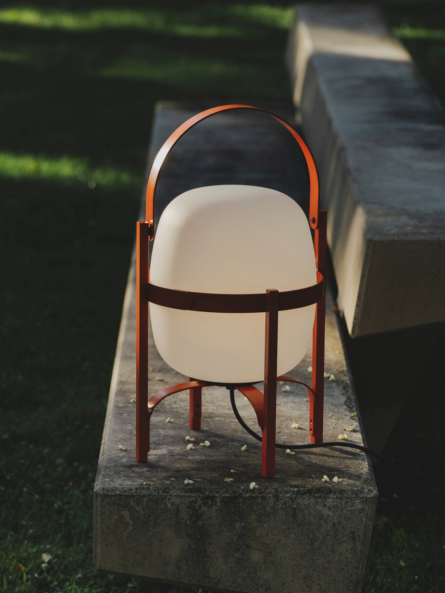 Santa & Cole Cesta exterior