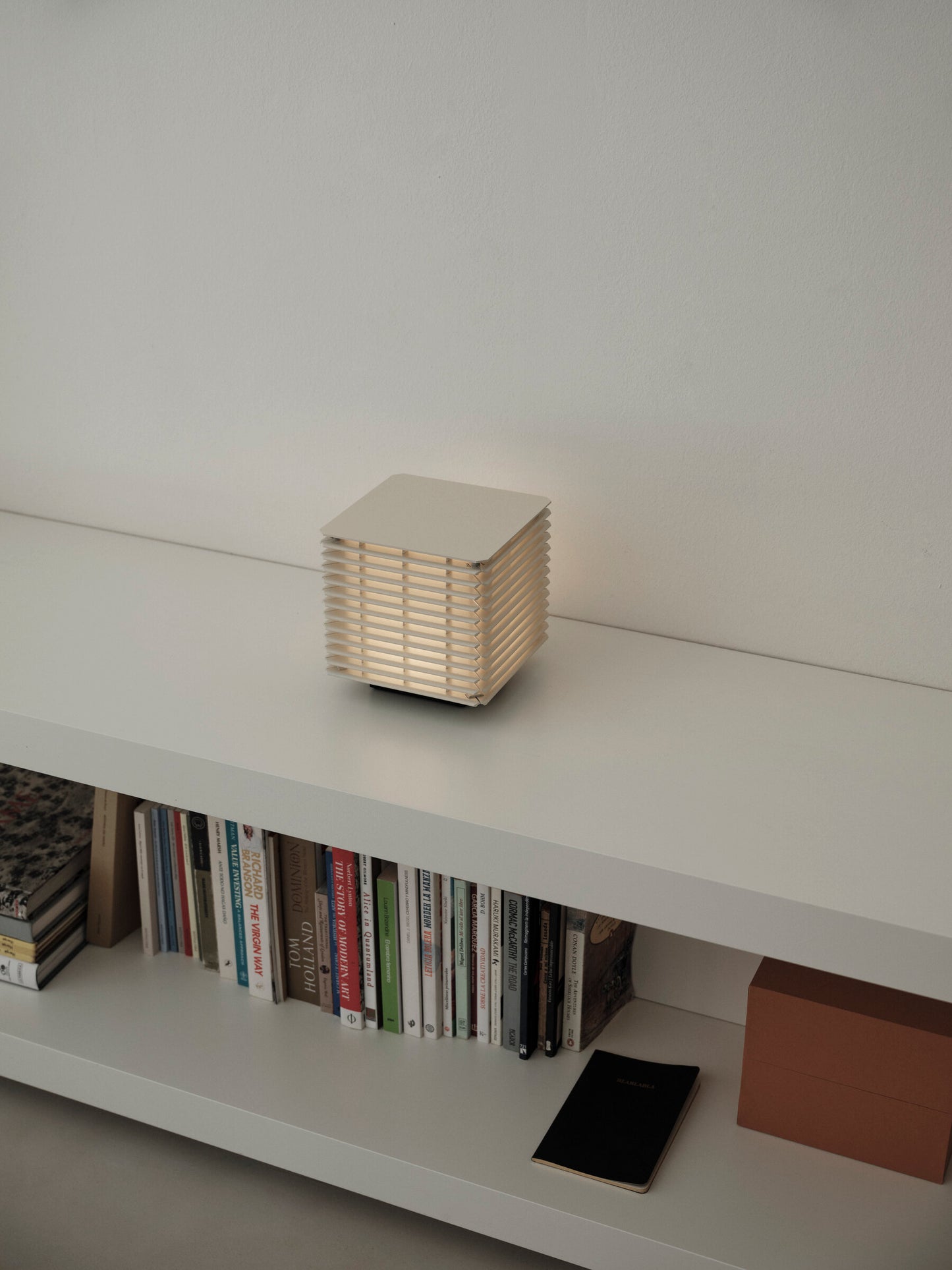 Santa & Cole Shiro 17 interior