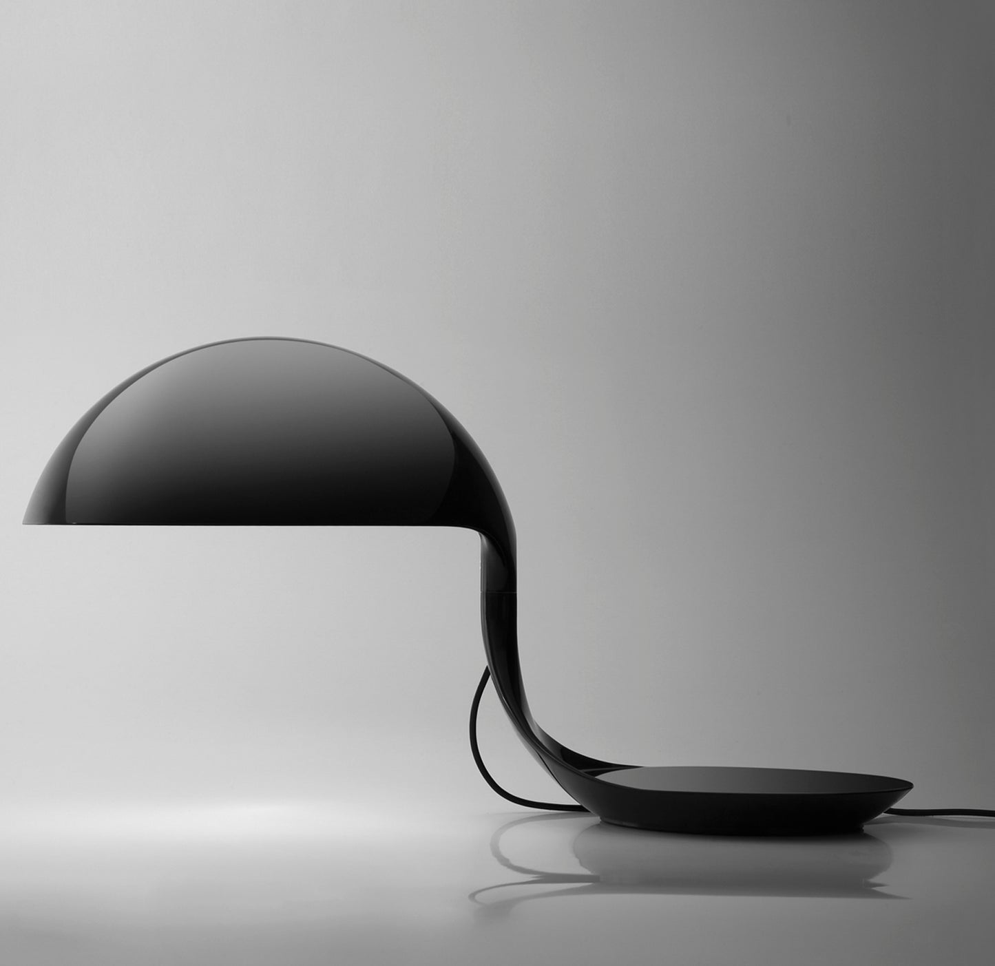 Martinelli Luce Cobra table